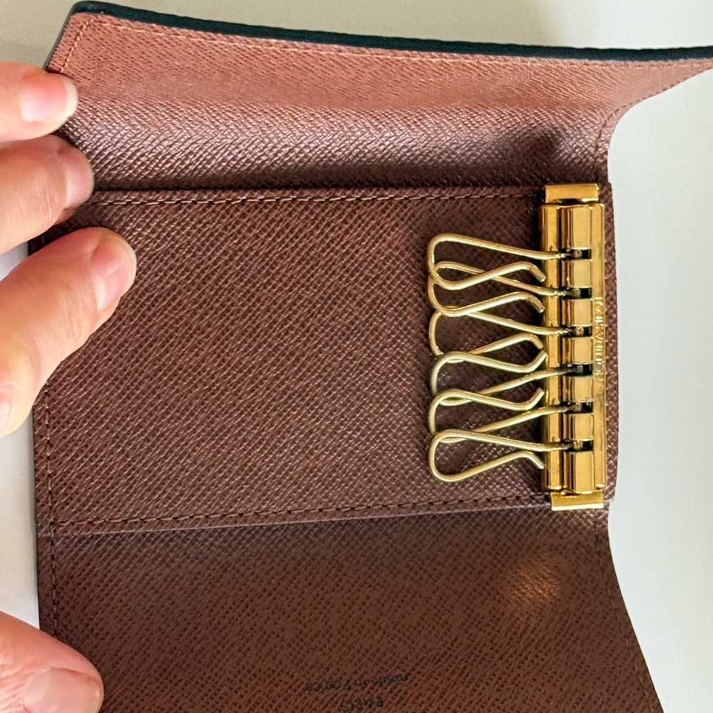 Louis Vuitton Six Key Ring Holder- Authentic, Excellent Condition - Picture 3 of 14